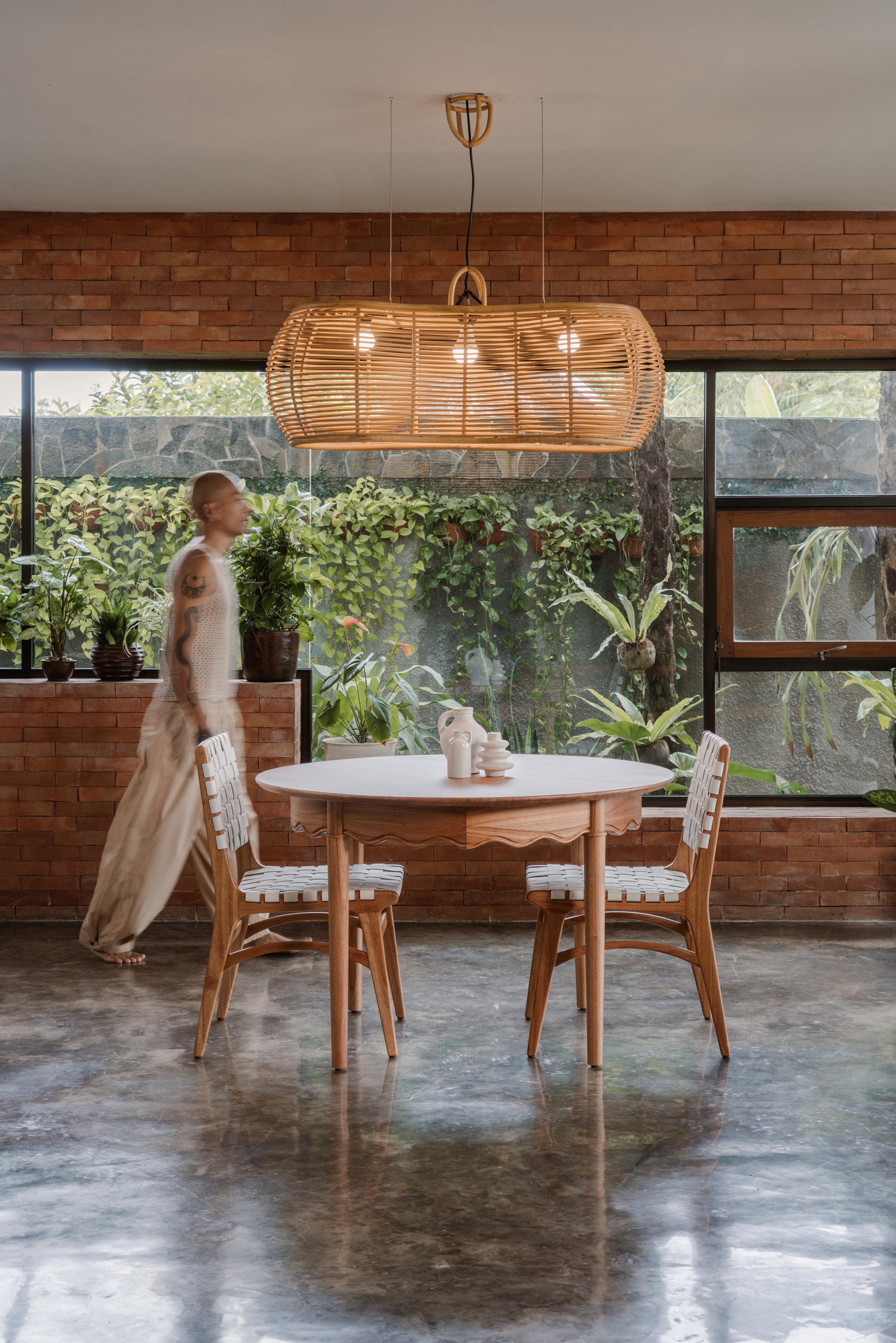 Dining Table and Chair Set E