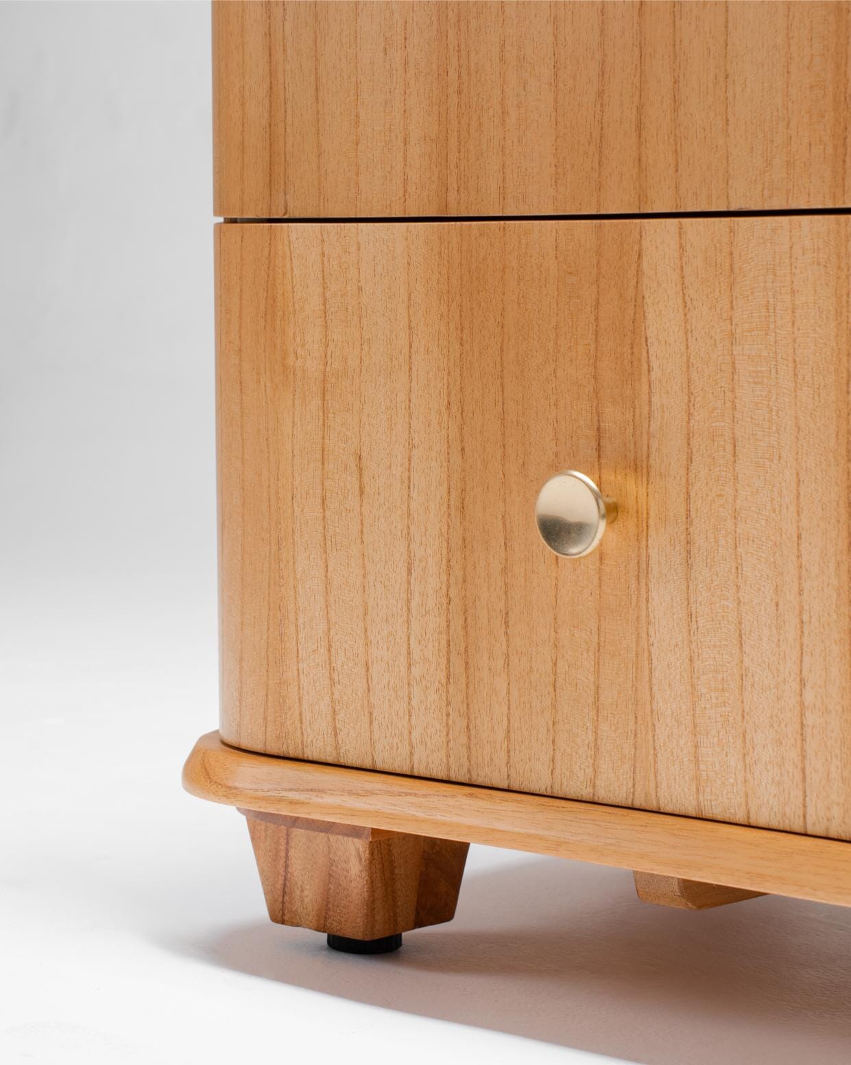 Carmellia Bedside
