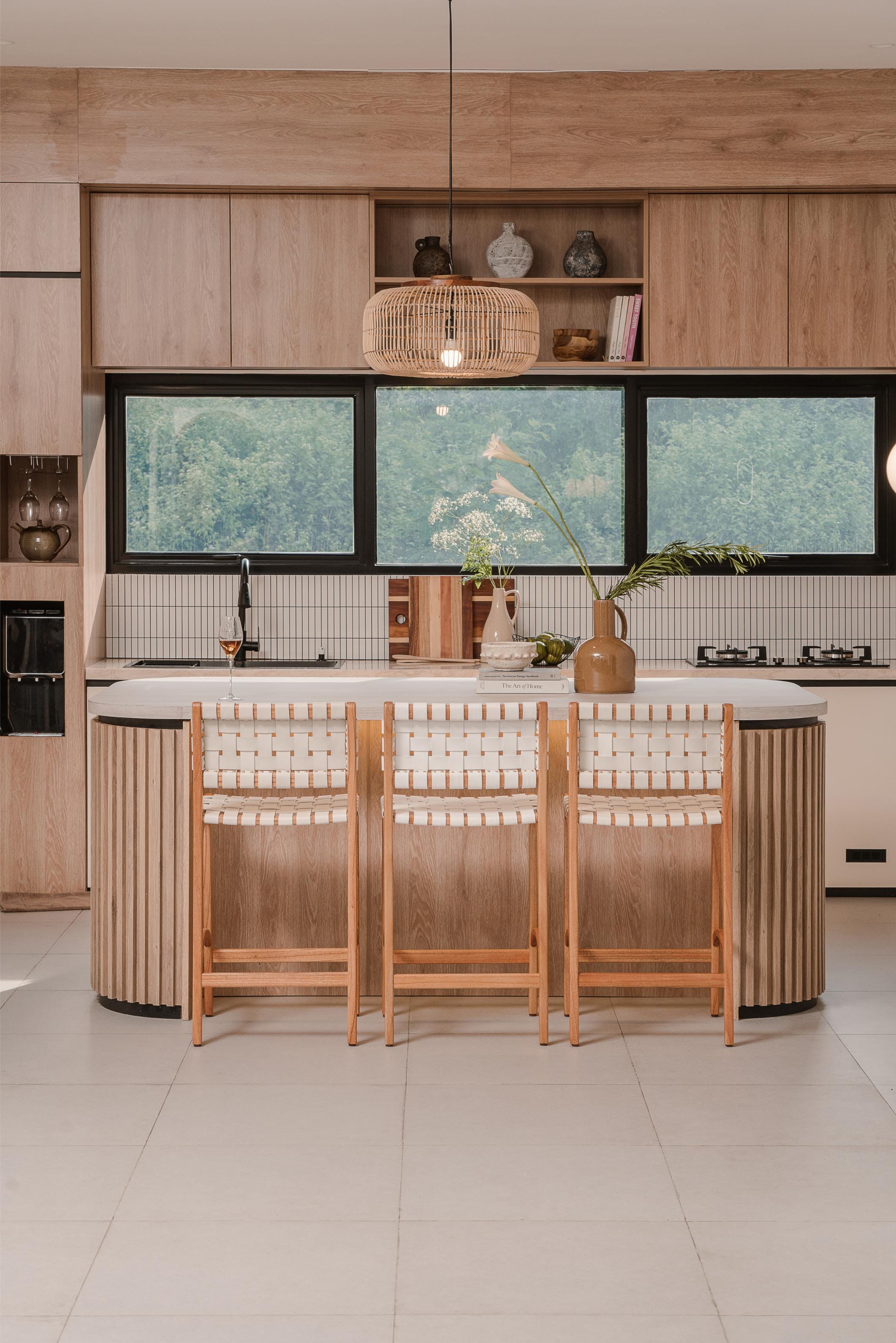 Full-Grain Leather Woven | Counter Stool