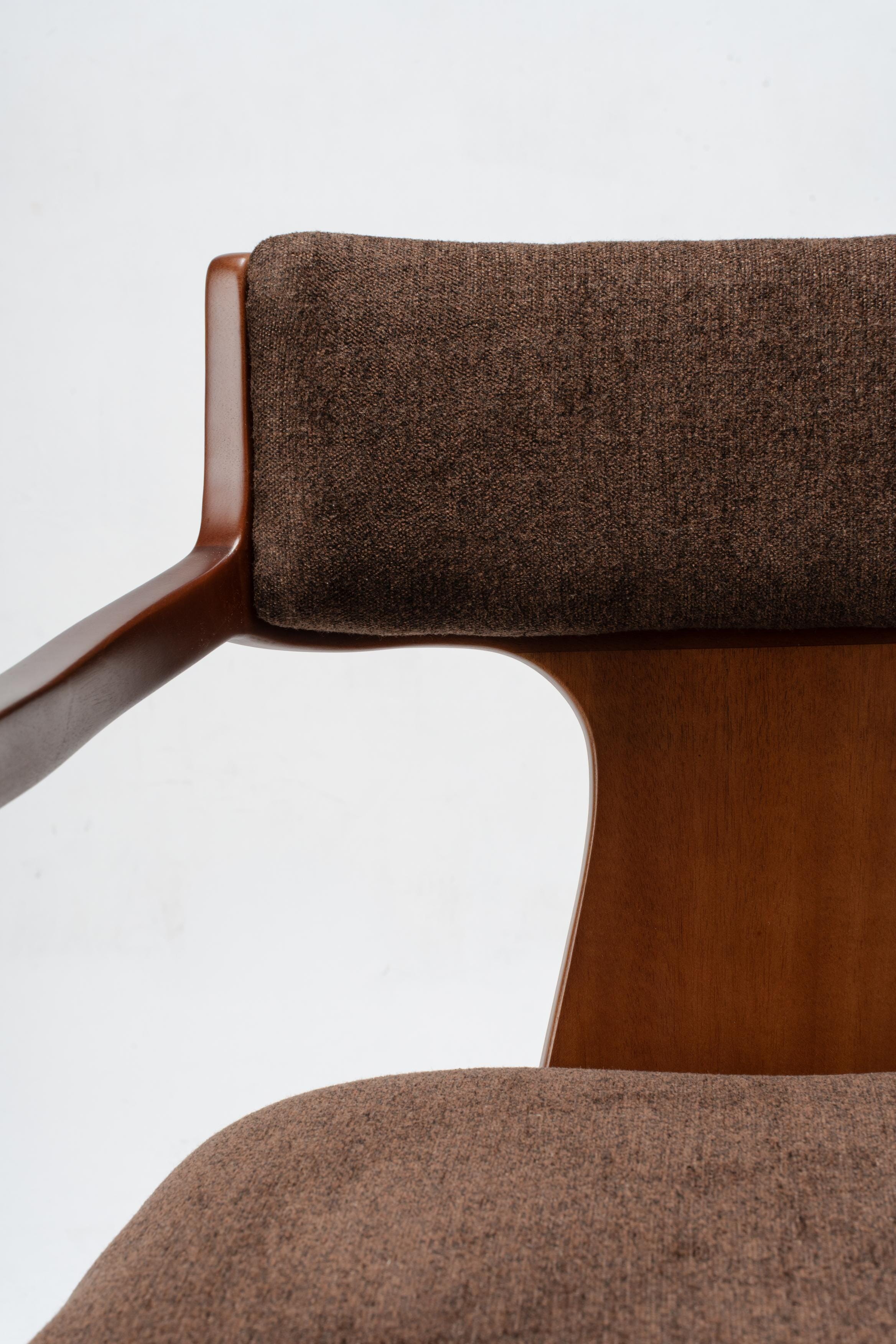 mahogany wood dining chair, with arms